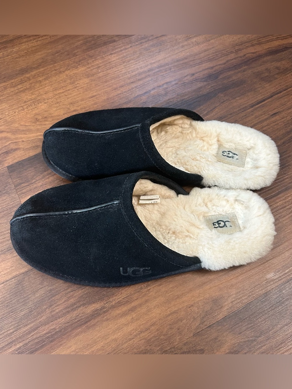 UGG men’s black scuff slippers size 11